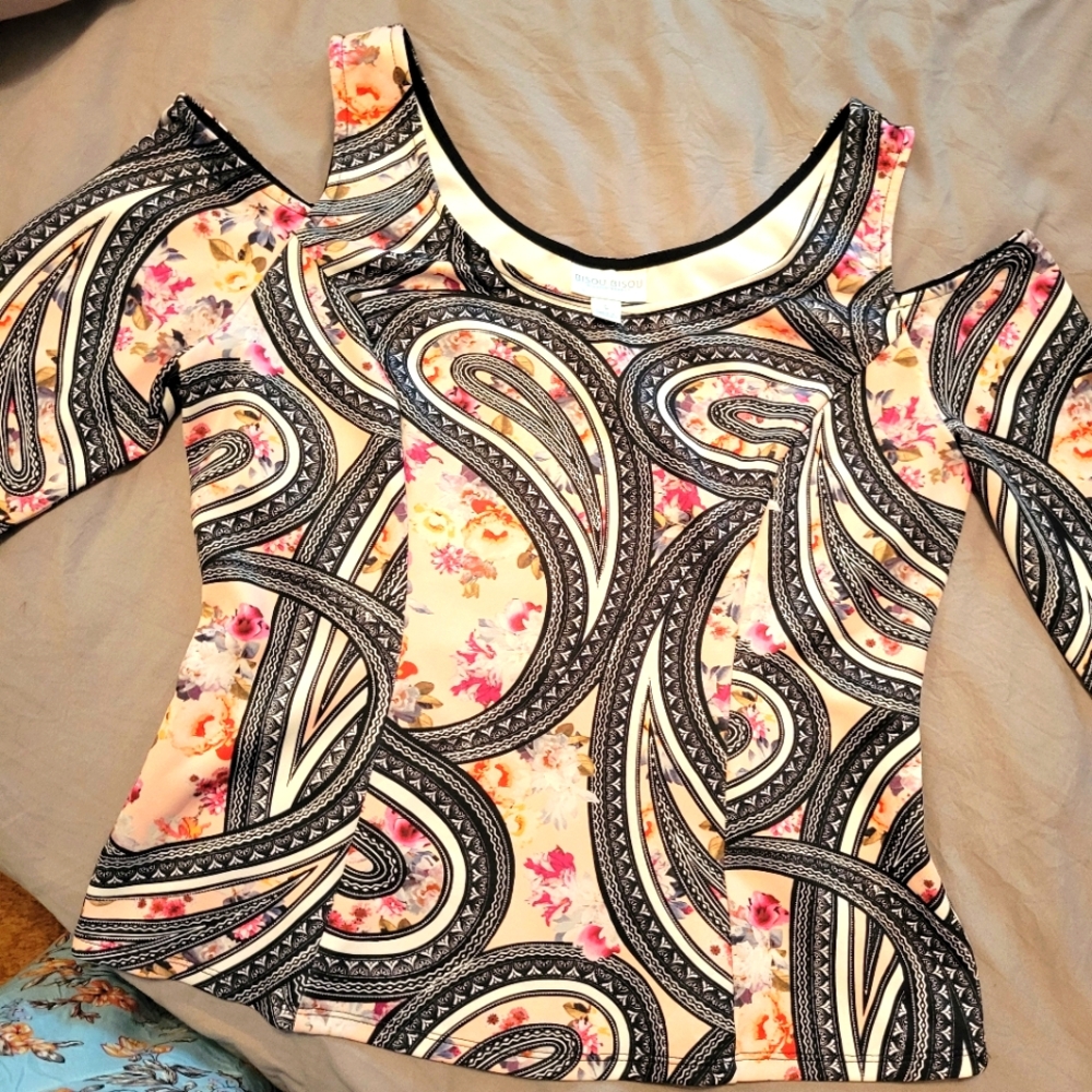 Bisou Bisou Black and Cream Floral Paisley Blouse